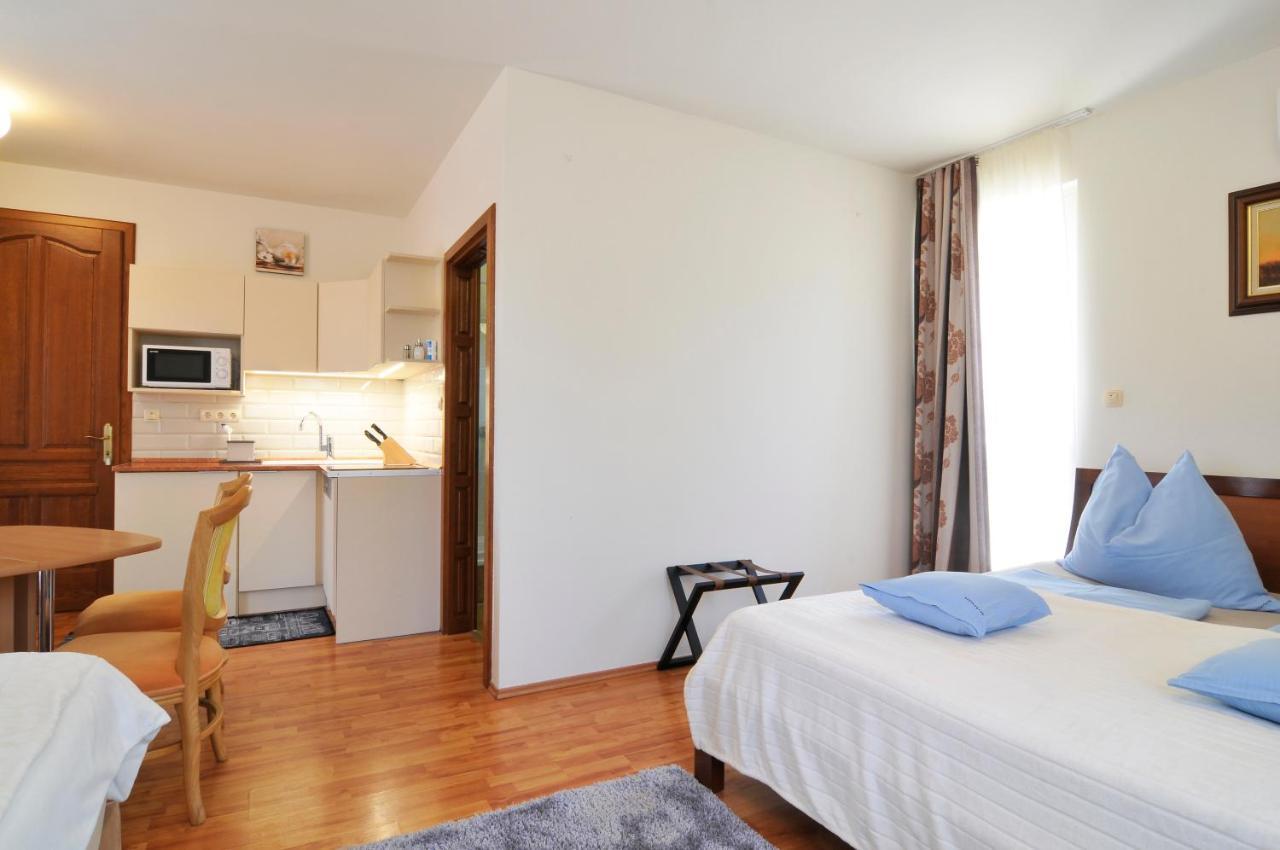 Farkas Apartman Siofok Exterior photo